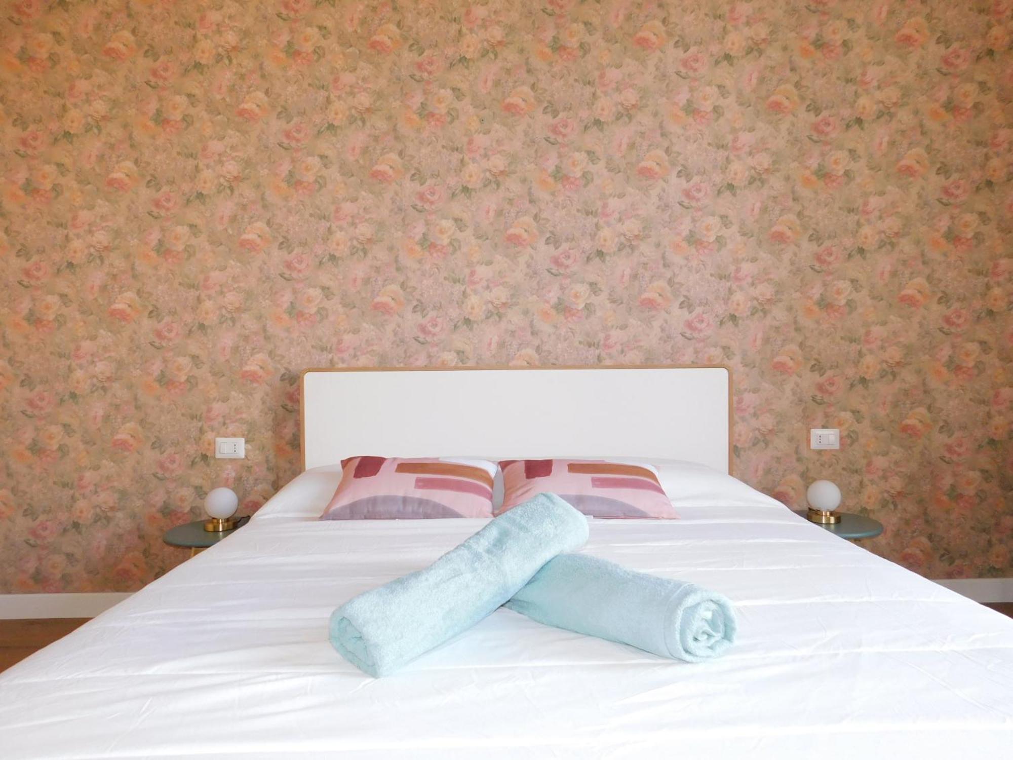 Hibiscus - Etnea Rooms Catánia Buitenkant foto